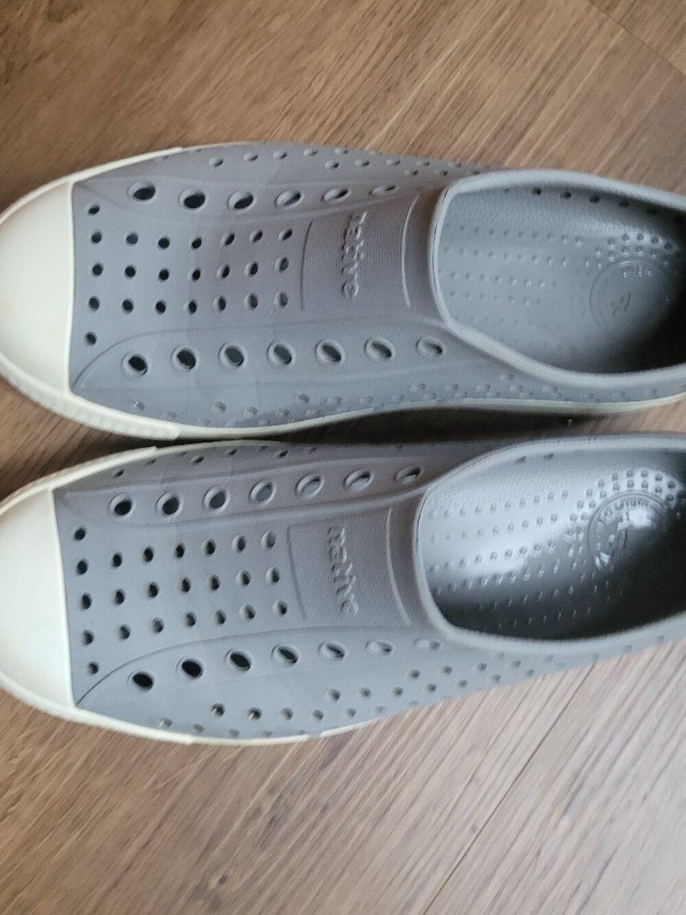Native kids shoes sz j5 vguc